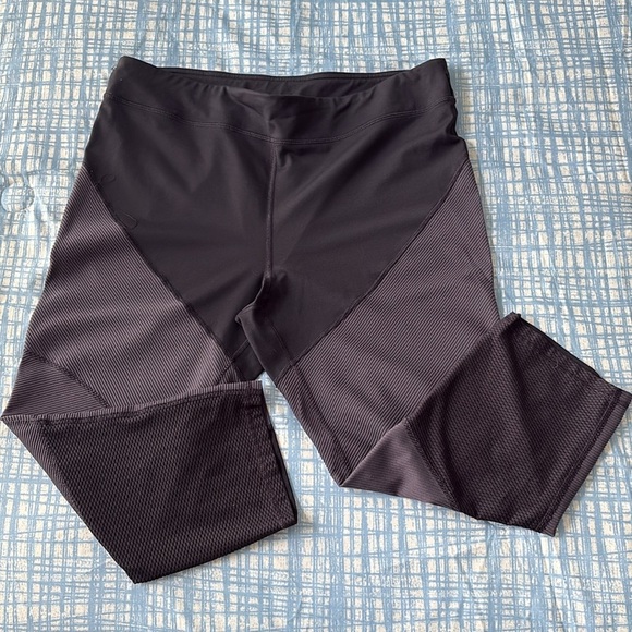 Champion Black and Gray Athletic Capri Leggings XL - Picture 1 of 10